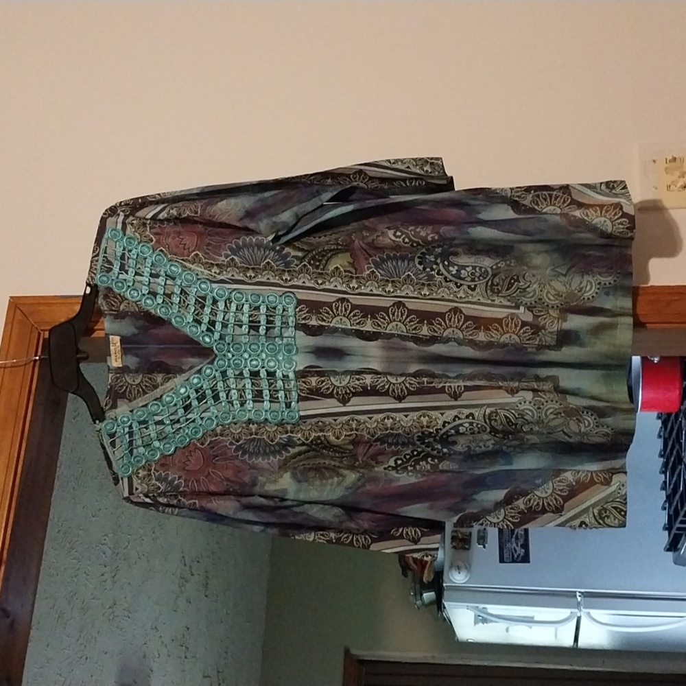 Emerald live and let live brand, Size XXL